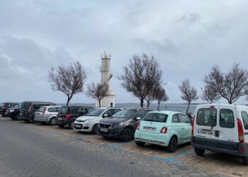 Aparcamiento regulado del puerto de La Savina.