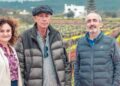 Stella González, Joan Riera y Álvaro Pérez, en las bodegas de Can Rich.