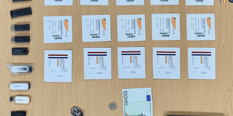 Imagen de la Policía Nacional con los elementos incautados a una mujer en Menorca a principios de este mes y que incluyen 15 partes con medicamento que contiene fentanilo.