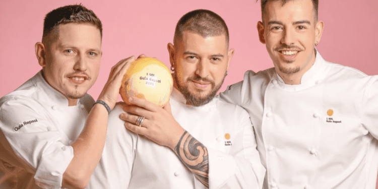 Equipo de Sol Post, con su primer Sol Repsol.