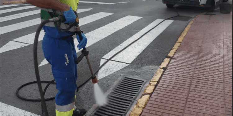 Limpieza de la red de pluviales de Santa Eulària. Foto Aqualia.