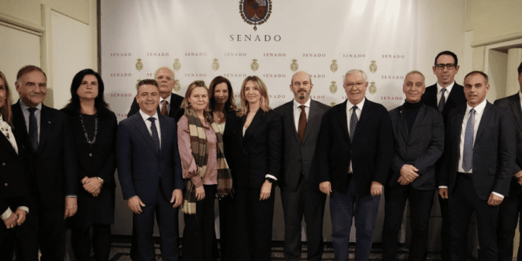 Senadores del PP, entre ellos el ibicenco Miquel Jerez, han hecho frente común para exigir el pago.