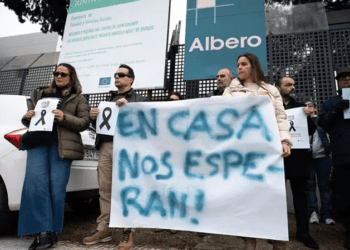 Imagen de la manifestación por la educadora social asesinada en un piso tutelado por tres menores. Europa Press