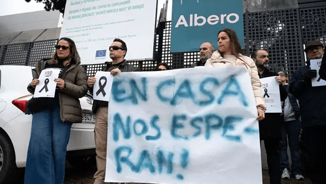 Imagen de la manifestación por la educadora social asesinada en un piso tutelado por tres menores. Europa Press