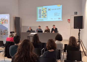 Presentación del libro 'Saladina' para la enseñanza del catalán a adultos. EFE
