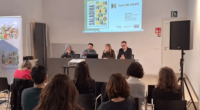 Presentación del libro 'Saladina' para la enseñanza del catalán a adultos. EFE
