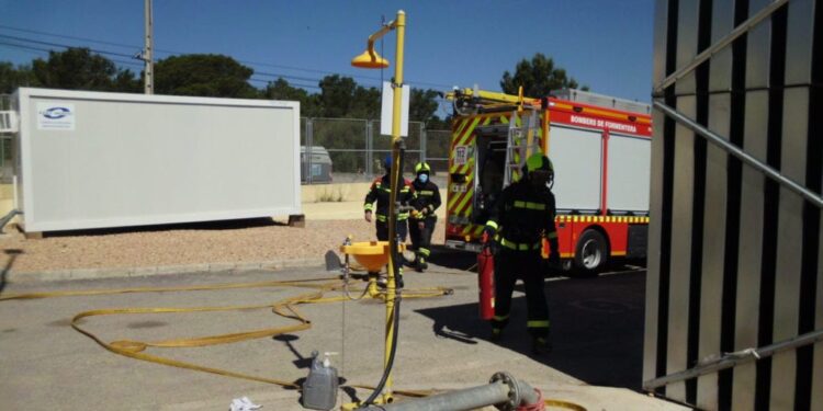 Simulacre d'incendi en la central tèrmica de Formentera