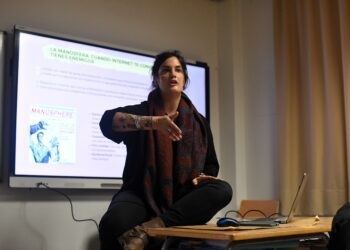 Lucía Ortín, durante el taller impartido ayer en el IES Sa Serra.