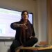 Lucía Ortín, durante el taller impartido ayer en el IES Sa Serra.