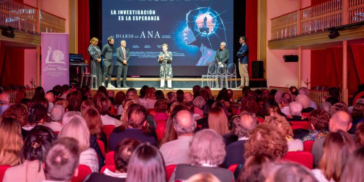 El Teatro Pereyra de Ibiza acogió ayer la gala benéfica “Volver a empezar. La investigación es la esperanza”. Fotos: Asociación Elena Torres