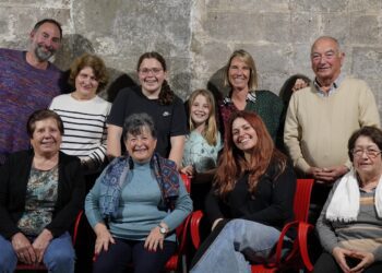 El grupo de la tertulia con Enrique Villalonga y Ana Serapio.