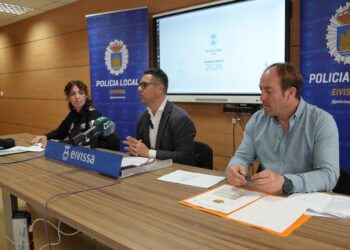 Triguero ha presentado los datos junto al director técnico de la Policía Local de la ciudad, Julián Córdoba, y la jefa del Cuerpo policial, Sonia Bea Blanco.