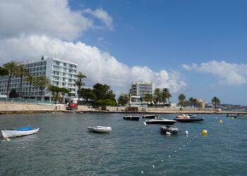 Todas las embarcaciones que permanezcan dentro de la zona balizada el viernes 14 de marzo serán retiradas.