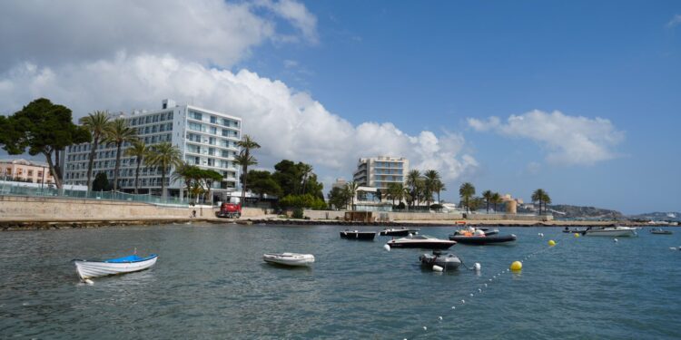 Todas las embarcaciones que permanezcan dentro de la zona balizada el viernes 14 de marzo serán retiradas.