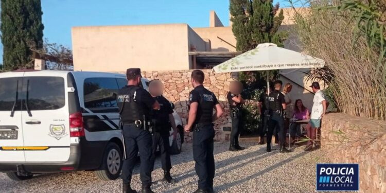 Una imagen de la intervención en la fiesta de la Policía Local de Formentera.