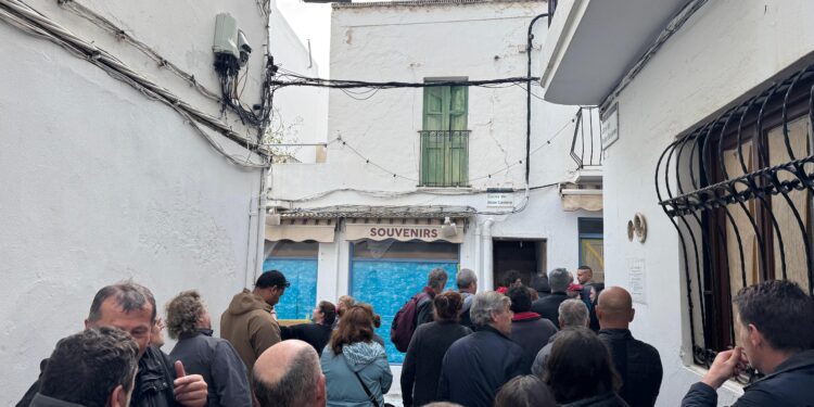 Según testigos, en la protesta participaron alrededor de 120 personas.