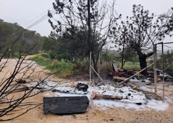 El incendio se dio por extinguido a las 3.30 horas de la madrugada del miércoles.