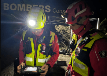 Imagen del operativo desplegado esta noche. Foto: @Bombersdeivissa