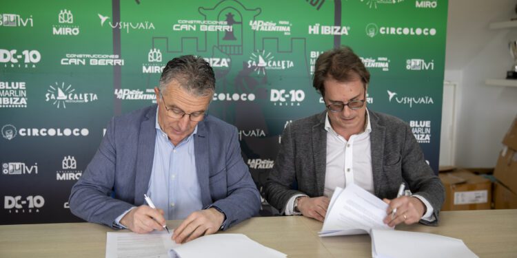 El conseller d'Esports, Salvador Losa, y el presidente del club, Alfonso Rojo.