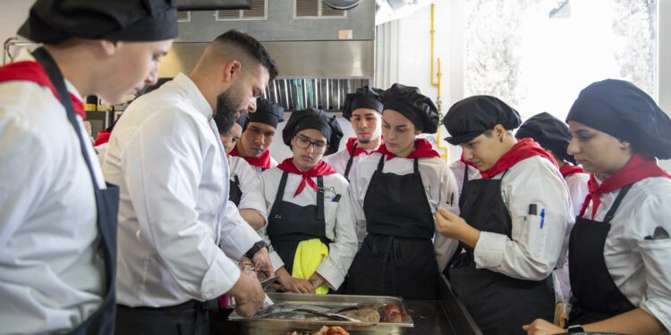 La jornada ha estado organizada por el Consell d’Eivissa e impartida por el reconocido cocinero Vicent Ribas.