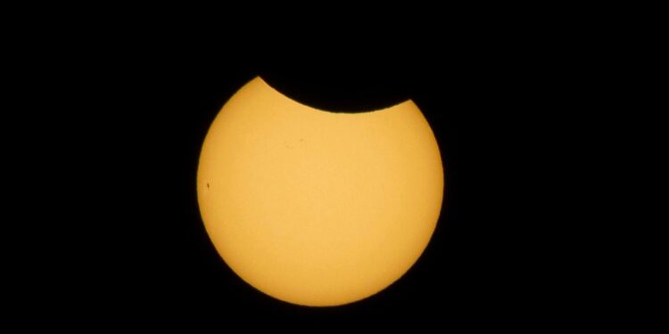 Imagen del eclipse tomada esta misma mañana. FOTOS: Paco Natera