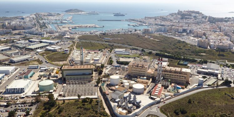 Vista aérea de la central eléctrica de Gesa en Ibiza.