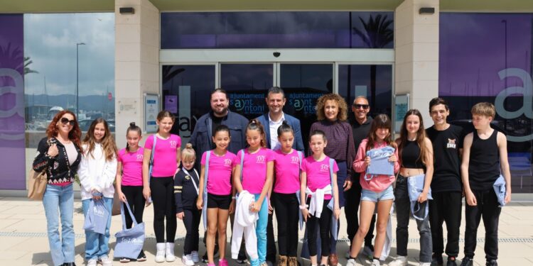 Los deportistas en el Ayuntamiento de Sant Antoni. Foto. Ayto Sant Antoni