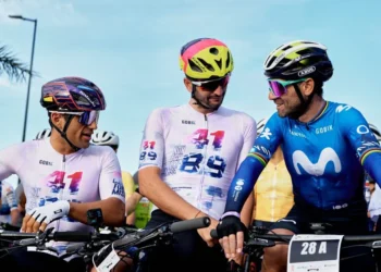 Valverde, a la derecha de la imagen, en la prueba ibicenca.