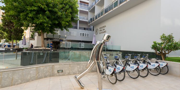 Imagen de la fachada de la Policlínica Nuestra Señora del Rosario