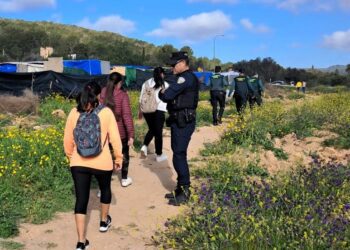 Imágenes del desalojo que ha empezado a las 9,30 horas de este miércoles 9 de abril. Fotos: Carmen Pi