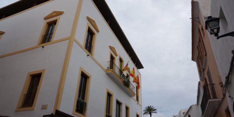 Imagen de archivo del edificio de Can Botino, sede del Ayuntamiento de Ibiza.