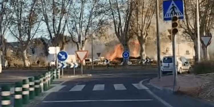 Una imagen del incendio cerca la rotonda junto al Lidl de Sant Antoni. Imagen cedida a Noudiari