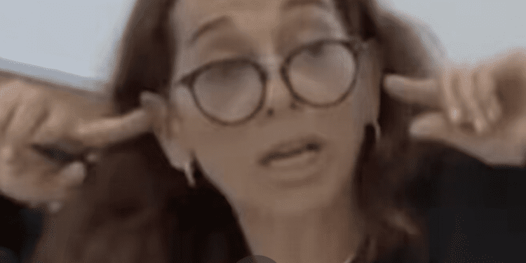 Paula Salsoso en el vídeo viral de su intervención en el pleno de Santa Eulària.