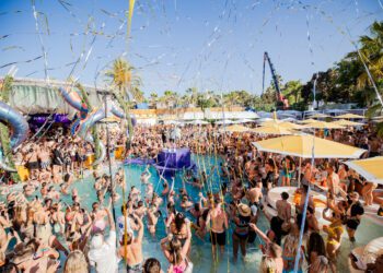 Una fiesta en O Beach en 2024.