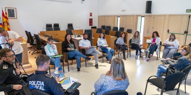 Durante la jornada de hoy, se ha convocado a diferentes actores implicados en el ocio nocturno de la isla. Foto: Consell de Formentera