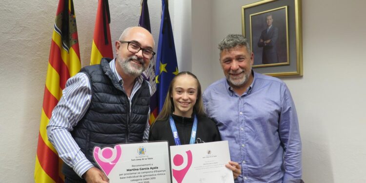 La joven deportista del Club Deportivo Hema fue recibida en el Ayuntamiento.