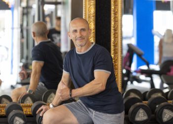 Manolo Baquero, entrenador deportivo, lleva 35 años ejerciendo y es uno de los más veteranos. Reportaje fotográfico de Paco Natera.