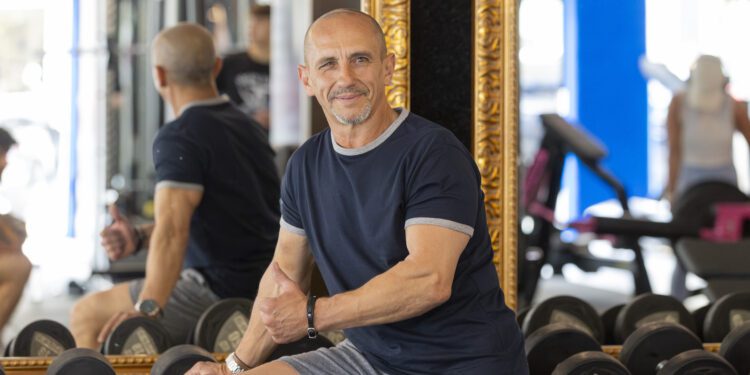 Manolo Baquero, entrenador deportivo, lleva 35 años ejerciendo y es uno de los más veteranos. Reportaje fotográfico de Paco Natera.