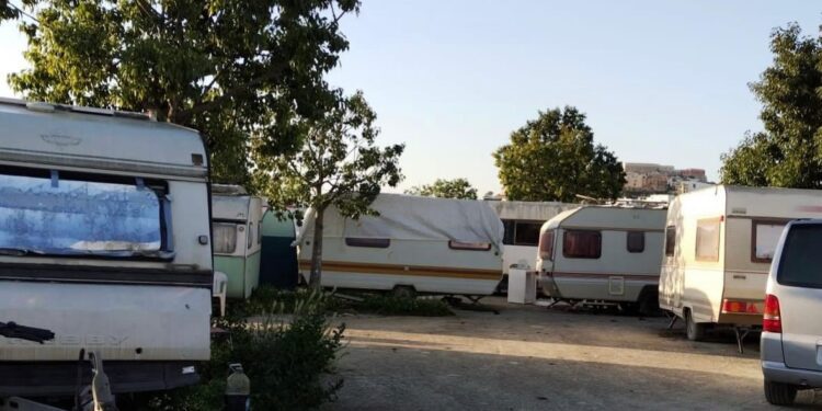 Asentamiento ilegal de Es Gorg, lleno de caravanas y vehículos en los que viven de manera estable decenas de personas. Fotos Policía Local de Ibiza