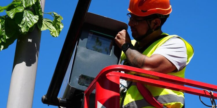 Una imagen de la instalación del radar en la ciudad de Ibiza.