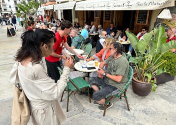 Imagen de archivo de una terraza de Ibiza.