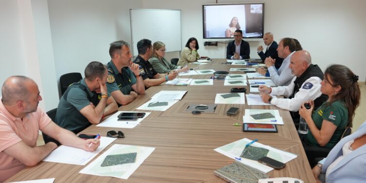 Reunión, organizada por el Ayuntamiento de Ibiza, para crear un frente común para abordar la problemática de los asentamientos ilegales.