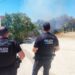Policía Nacional y Bomberos, actuando hoy en la zona, al final de Ramón Muntaner. Fotos Noudiari.es