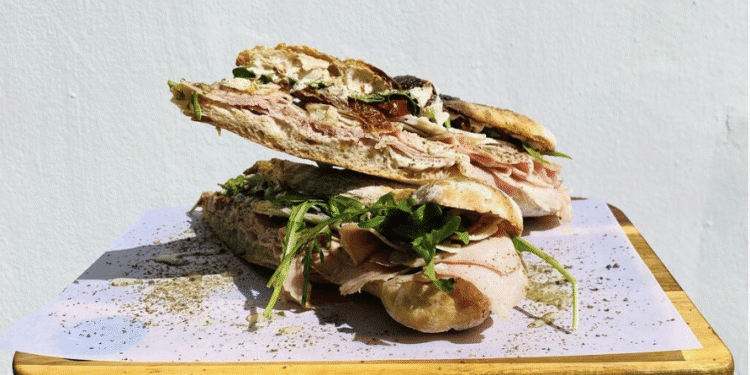 El bocadillo 'Mar y tierra' de Can Gourmet de Ibiza en una imagen del certámen.