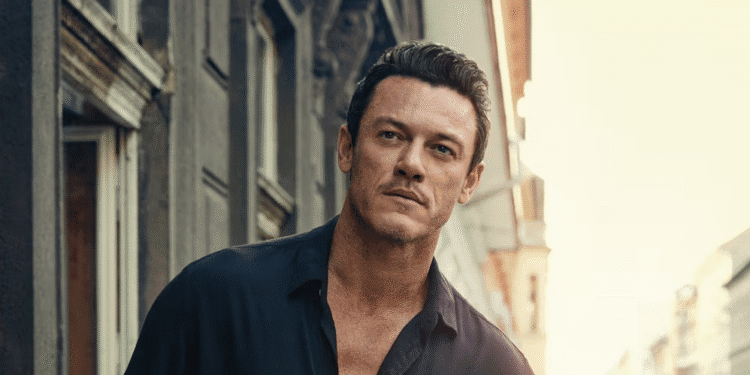 El actor galés Luke Evans.