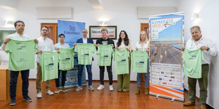 A la presentación asistieron representantes del Consell de Formentera, Trasmapi, Autoritat Portuària de Balears y CaixaBank. Foto: Consell de Formentera