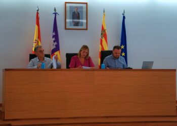 Imagen de archivo de un pleno municipal en Sant Joan.