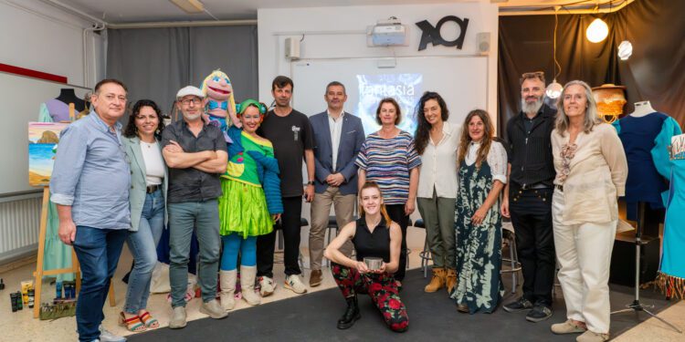 Un momento durante la presentación de hoy, en la Escuela de Arte de Ibiza.
