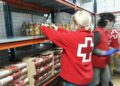 Imagen de archivo de una voluntaria de Cruz Roja.
