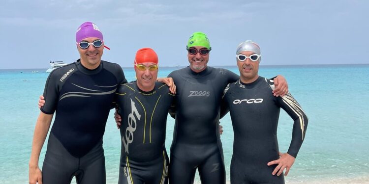 El reto solidario, impulsado por el club La Tribu Triatlón, podrá seguirse en directo este domingo a través de un enlace en línea.